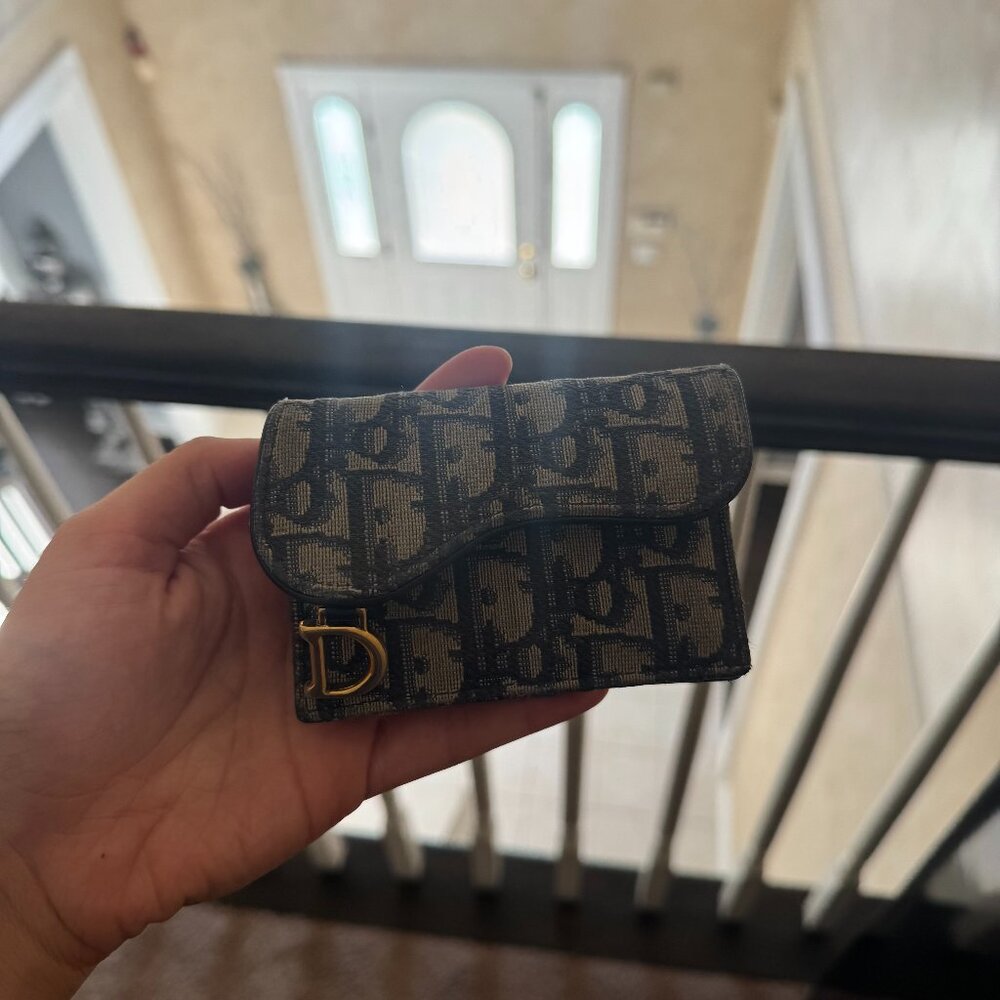 Saddle Bloom Card Holder